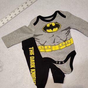 Batman Baby Bodysuit and Pants Set Size 0-3 Months